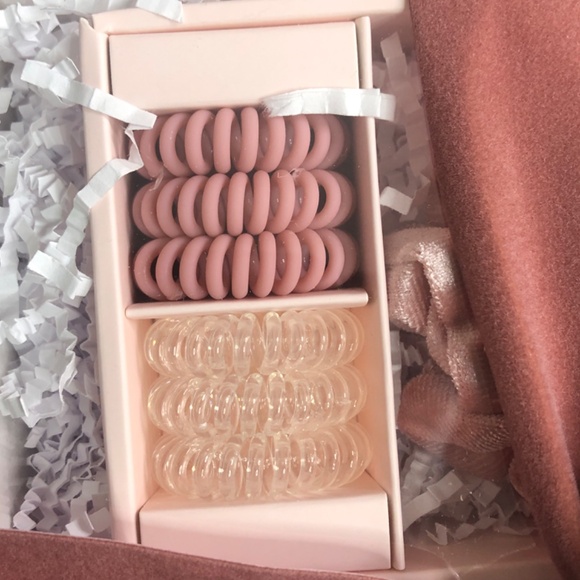 Herbal Essences Smooth-Lisse Rose Hips with Hair Accessories - Picture 2 of 8